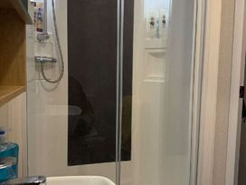Manor Park Holiday Village - Holiday Accommodation 21362 - Norfolk - 1187896 - thumbnail photo 10
