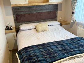 Manor Park Holiday Village - Holiday Accommodation 21362 - Norfolk - 1187896 - thumbnail photo 11