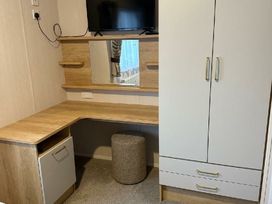 Manor Park Holiday Village - Holiday Accommodation 21362 - Norfolk - 1187896 - thumbnail photo 12