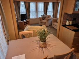 Golden Palm Resort - Holiday Accommodation 21364 - Lincolnshire - 1187898 - thumbnail photo 2
