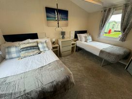 Golden Palm Resort - Holiday Accommodation 21370 - Lincolnshire - 1187901 - thumbnail photo 2
