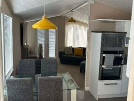 Golden Palm Resort - Holiday Accommodation 21373 - Lincolnshire - 1187904 - thumbnail photo 4