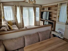 Golden Palm Resort - Holiday Accommodation 21374 - Lincolnshire - 1187905 - thumbnail photo 2
