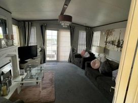 Devon Cliffs Holiday Park - Holiday Accommodation 21376 - Devon - 1187907 - thumbnail photo 2