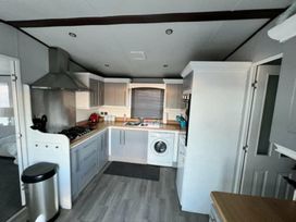 Devon Cliffs Holiday Park - Holiday Accommodation 21376 - Devon - 1187907 - thumbnail photo 6