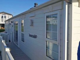Devon Cliffs Holiday Park - Holiday Accommodation 21376 - Devon - 1187907 - thumbnail photo 16