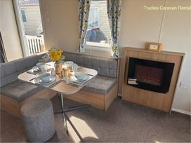 Lido Beach Holiday Park - Holiday Accommodation 21401 - North Wales - 1187926 - thumbnail photo 8