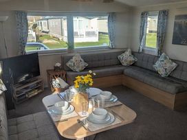 Lido Beach Holiday Park - Holiday Accommodation 21401 - North Wales - 1187926 - thumbnail photo 9