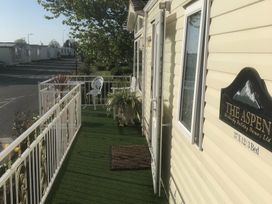 Golden Gate Holiday Centre - Holiday Accommodation 2141 - North Wales - 1187933 - thumbnail photo 11