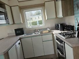 Marton Mere Holiday Village - Holiday Accommodation 21411 - Lake District - 1187935 - thumbnail photo 4
