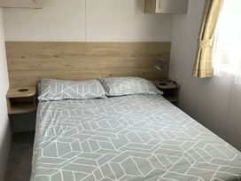 Quay West Holiday Park - Holiday Accommodation 21412 - Mid Wales - 1187936 - thumbnail photo 9