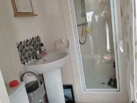 Lyons Robin Hood - Holiday Accommodation 21417 - North Wales - 1187941 - thumbnail photo 7