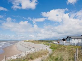A view of the beach and cottages at Barmouth Bay Holiday Village - Holiday Accommodation 21428 in Talybont