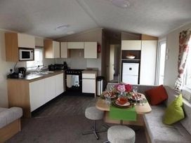 Trecco Bay - Holiday Accommodation 2144 - Somerset & Wiltshire - 1187957 - thumbnail photo 2