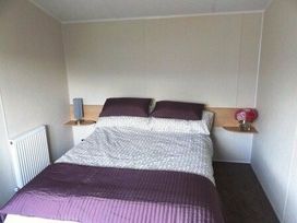 Trecco Bay - Holiday Accommodation 2144 - Somerset & Wiltshire - 1187957 - thumbnail photo 5
