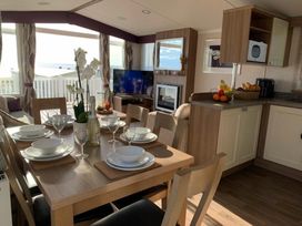 Devon Cliffs Holiday Park - Holiday Accommodation 21459 - Devon - 1187972 - thumbnail photo 4