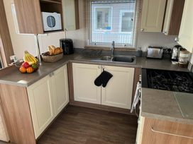 Devon Cliffs Holiday Park - Holiday Accommodation 21459 - Devon - 1187972 - thumbnail photo 5