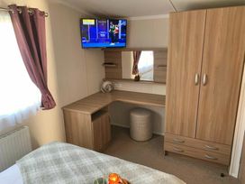 Devon Cliffs Holiday Park - Holiday Accommodation 21459 - Devon - 1187972 - thumbnail photo 16
