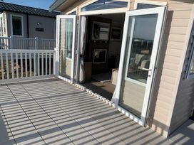 Devon Cliffs Holiday Park - Holiday Accommodation 21459 - Devon - 1187972 - thumbnail photo 17