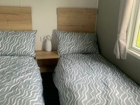 Cayton Bay Caravan Park - Holiday Accommodation 21469 - North Yorkshire (incl. Whitby) - 1187980 - thumbnail photo 6
