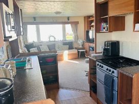 California Cliffs Holiday Park - Holiday Accommodation 21470 - Norfolk - 1187981 - thumbnail photo 3