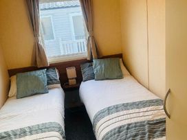 California Cliffs Holiday Park - Holiday Accommodation 21470 - Norfolk - 1187981 - thumbnail photo 4