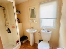 California Cliffs Holiday Park - Holiday Accommodation 21470 - Norfolk - 1187981 - thumbnail photo 5