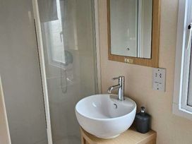 Oakfield Caravan Park - Holiday Accommodation 21486 - North Wales - 1187992 - thumbnail photo 7
