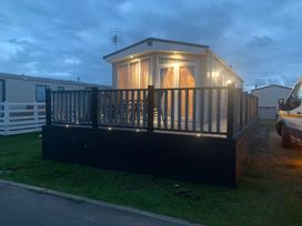 Lyons Sunnysands Holiday Park - Holiday Accommodation 21487 - Mid Wales - 1187993 - thumbnail photo 2