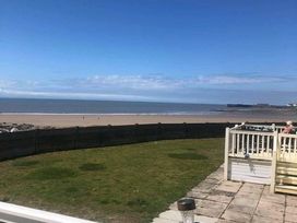Trecco Bay - Holiday Accommodation 21498 - Somerset & Wiltshire - 1188004 - thumbnail photo 2