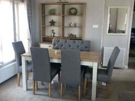 Trecco Bay - Holiday Accommodation 21498 - Somerset & Wiltshire - 1188004 - thumbnail photo 10