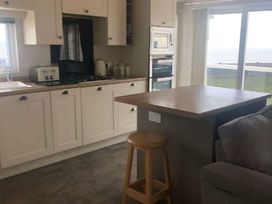 Trecco Bay - Holiday Accommodation 21498 - Somerset & Wiltshire - 1188004 - thumbnail photo 11