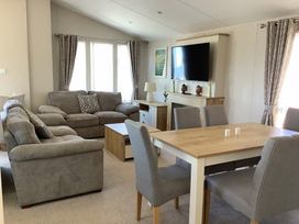Trecco Bay - Holiday Accommodation 21498 - Somerset & Wiltshire - 1188004 - thumbnail photo 13