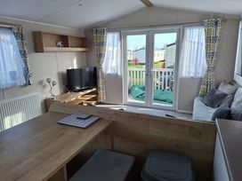 California Cliffs Holiday Park - Holiday Accommodation 21505 - Norfolk - 1188010 - thumbnail photo 2