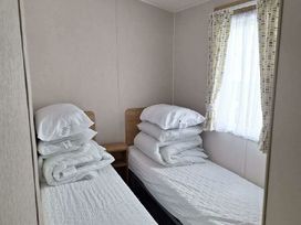 California Cliffs Holiday Park - Holiday Accommodation 21505 - Norfolk - 1188010 - thumbnail photo 10