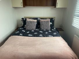 Orchards Holiday Park - Holiday Accommodation 21511 - Suffolk & Essex - 1188015 - thumbnail photo 12