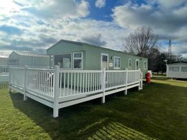 Caldecott Hall Country Park - Holiday Accommodation 21586 - Norfolk - 1188052 - thumbnail photo 1