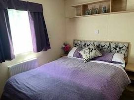 Caldecott Hall Country Park - Holiday Accommodation 21586 - Norfolk - 1188052 - thumbnail photo 3