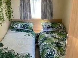 Caldecott Hall Country Park - Holiday Accommodation 21586 - Norfolk - 1188052 - thumbnail photo 5