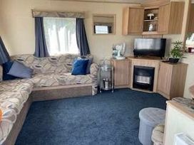 Caldecott Hall Country Park - Holiday Accommodation 21586 - Norfolk - 1188052 - thumbnail photo 7