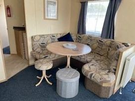 Caldecott Hall Country Park - Holiday Accommodation 21586 - Norfolk - 1188052 - thumbnail photo 8