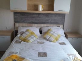 Kingfisher Caravan Park - Holiday Accommodation 21589 - Lincolnshire - 1188055 - thumbnail photo 12