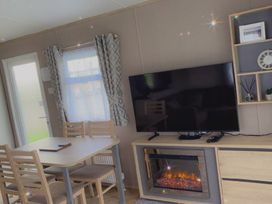 Cayton Bay Caravan Park - Holiday Accommodation 21596 - North Yorkshire (incl. Whitby) - 1188061 - thumbnail photo 2