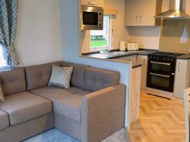 Cayton Bay Caravan Park - Holiday Accommodation 21596 - North Yorkshire (incl. Whitby) - 1188061 - thumbnail photo 5