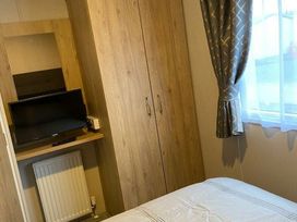Cayton Bay Caravan Park - Holiday Accommodation 21596 - North Yorkshire (incl. Whitby) - 1188061 - thumbnail photo 10