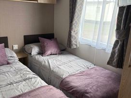 Cayton Bay Caravan Park - Holiday Accommodation 21596 - North Yorkshire (incl. Whitby) - 1188061 - thumbnail photo 11
