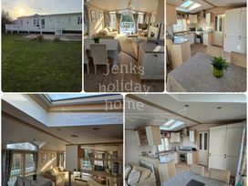 Whitehouse Leisure Park - Holiday Accommodation 21602 - North Wales - 1188065 - thumbnail photo 5