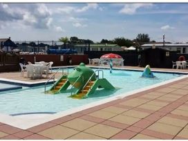 Riverside Caravan Centre - Holiday Accommodation 21605 - Kent & Sussex - 1188067 - thumbnail photo 16