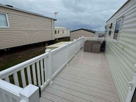 Devon Cliffs Holiday Park - Holiday Accommodation 21622 - Devon - 1188079 - thumbnail photo 2