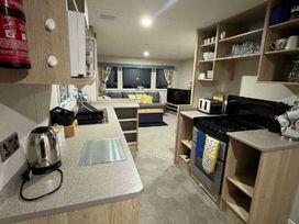 Devon Cliffs Holiday Park - Holiday Accommodation 21622 - Devon - 1188079 - thumbnail photo 3